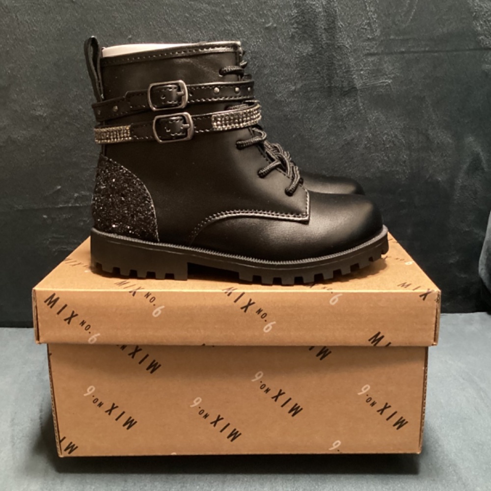 Girls Black Boots - Picture 3 of 16